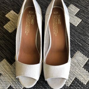 NWOT TOMS wedges